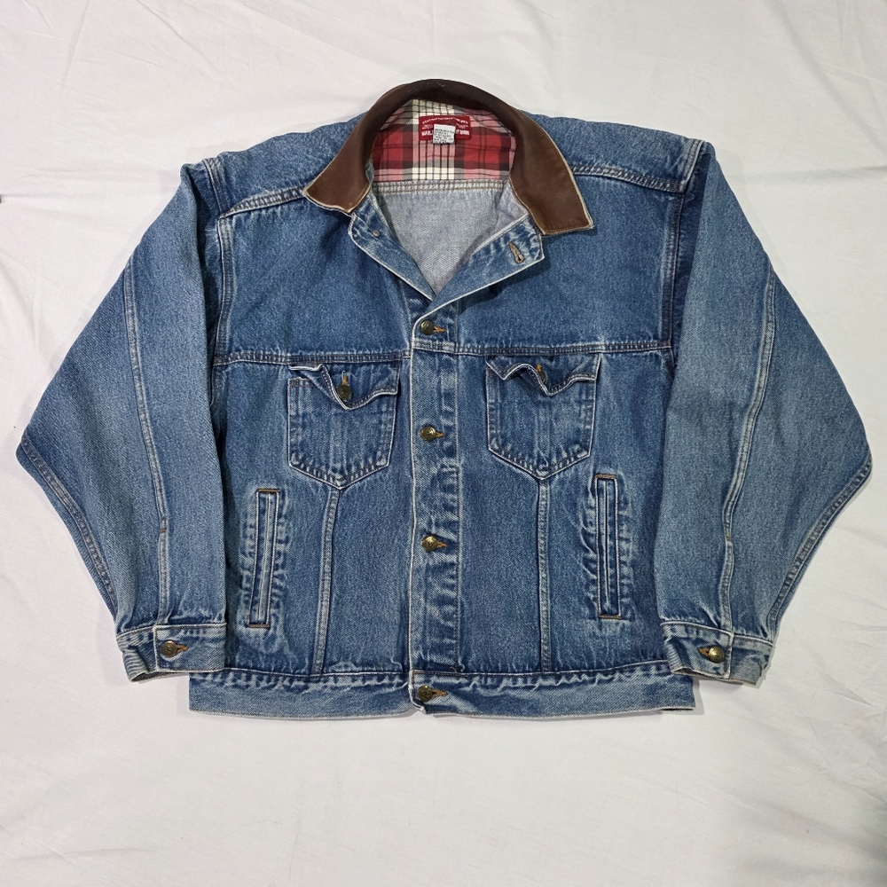 Vintage Marlboro Country Store Faded Denim Jean Jacket w/Leather Collar. XL